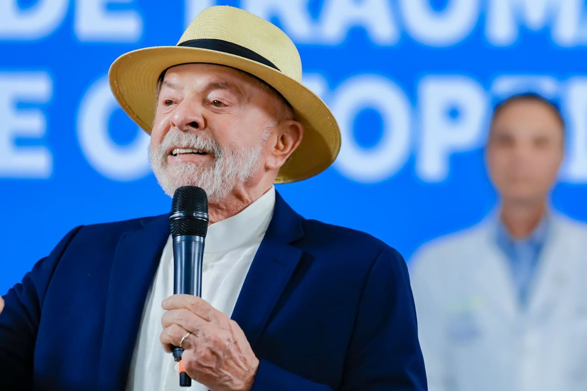 Com Lula presente, PDT oficializa apoio à reeleição do petista em convenção