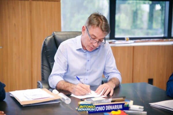 Governador cria mais uma secretaria com 80 comissionados