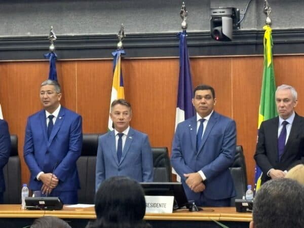 Denarium renuncia e Edilson Damião é empossado