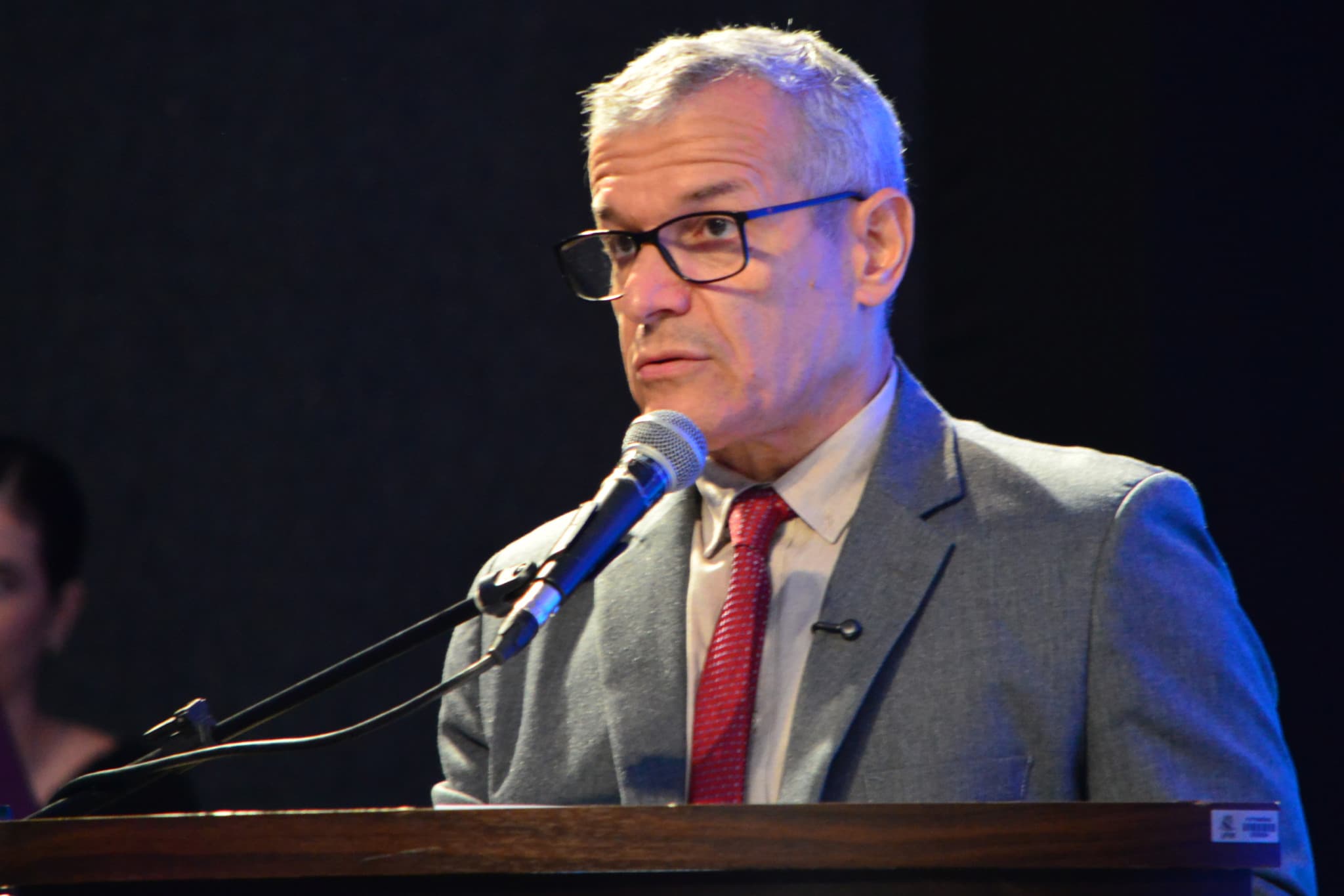 Marcelo Zeitoune troca comando de secretarias e exonera aliados de Teresa Surita