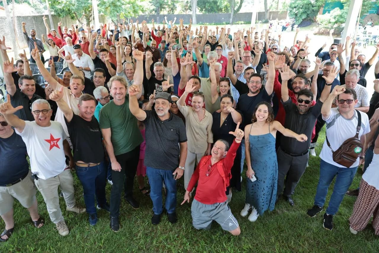 Gleisi diz que direita está desorganizada no Paraná e endossa Requião Filho ao governo