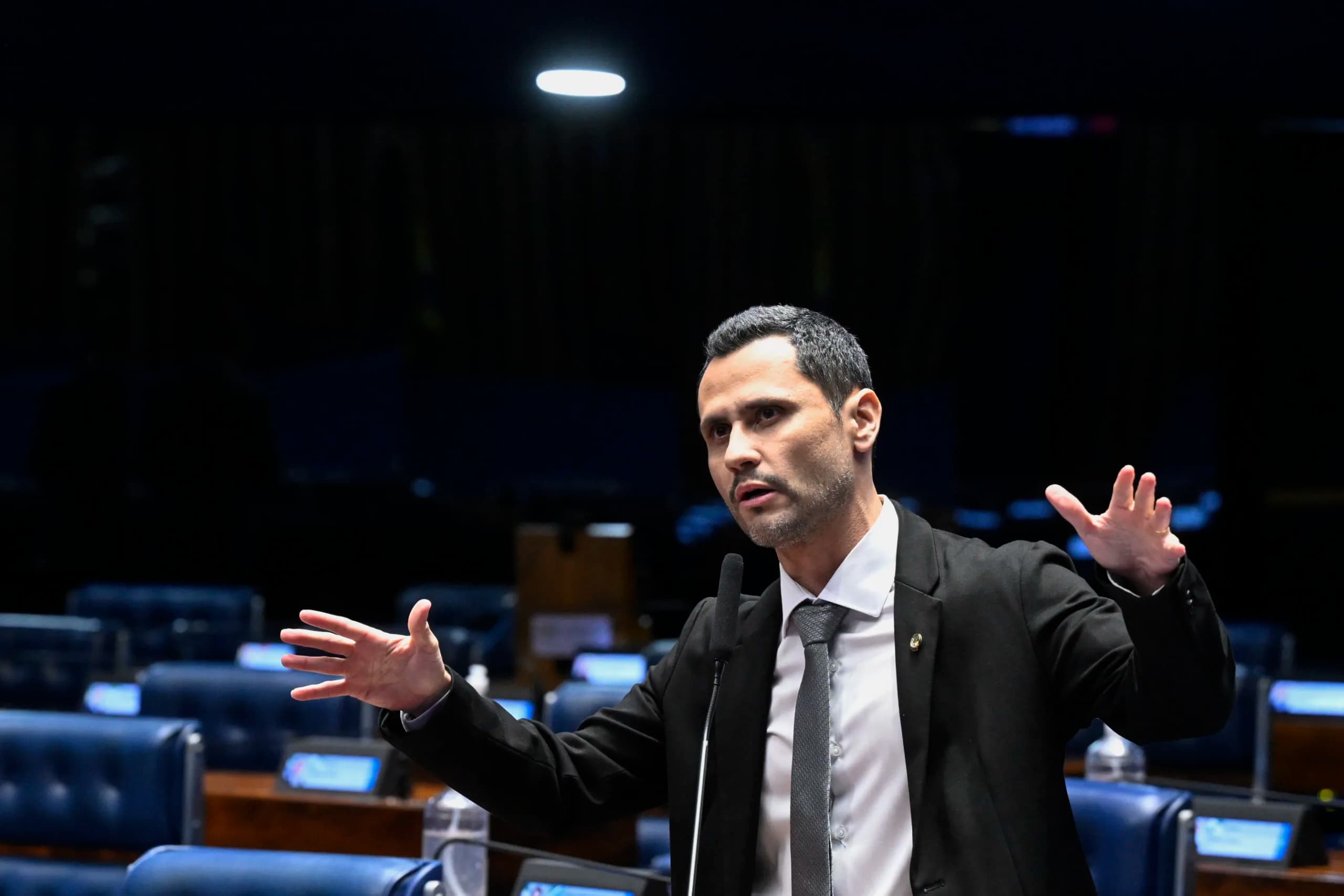 Líder na disputa pelo governo de Minas Gerais conforme pesquisa Quaest pode desistir das eleições; veja números