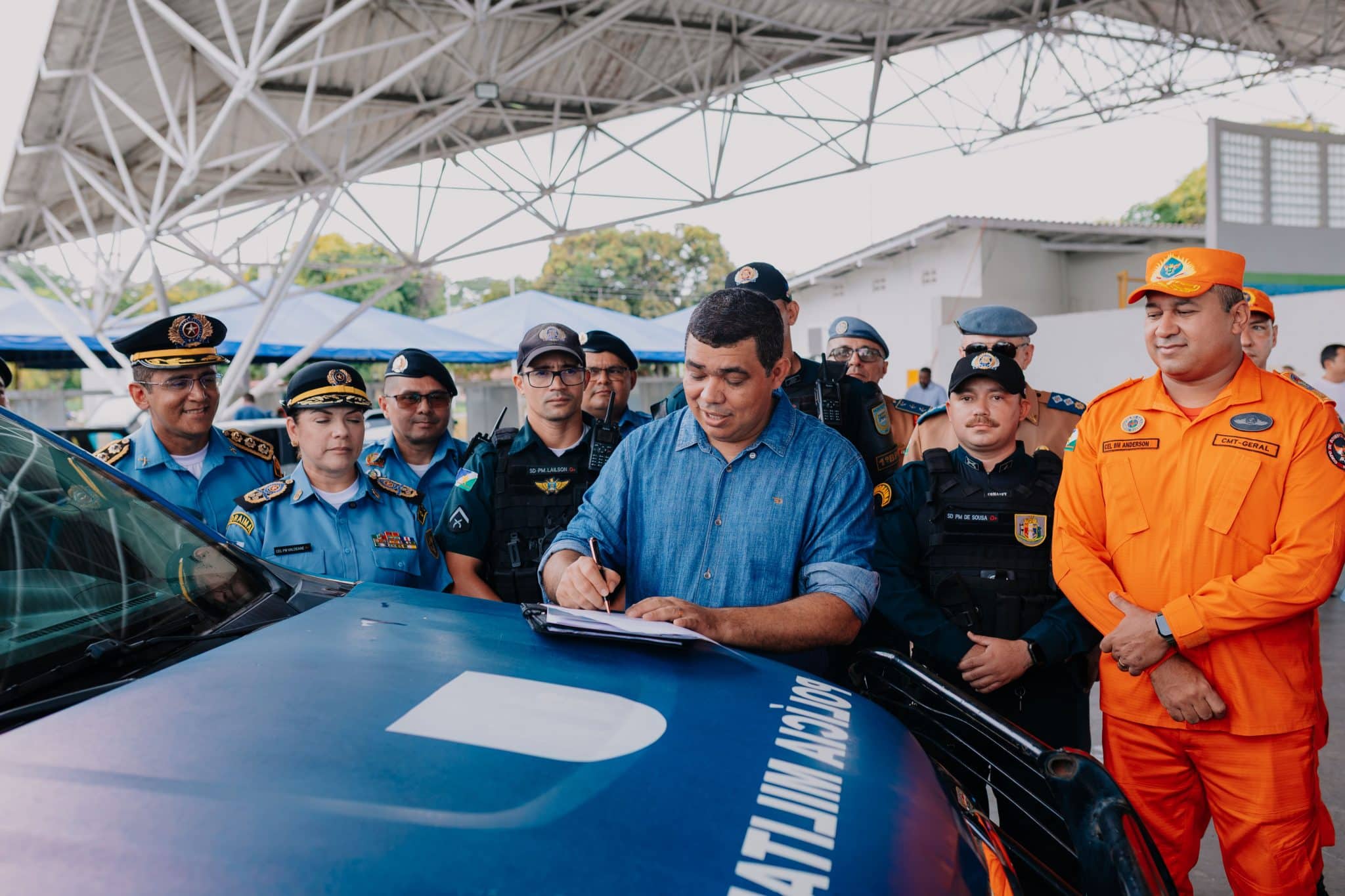 Governador Soldado Sampaio assina decreto que moderniza estrutura da PMRR e formaliza novas unidades